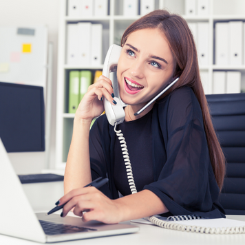 Seniorenbetreuung und Pflegedienst Wilmersdorf - Sekretärin am Telefon - Betreuung Betreuung in Ihrer Nähe Seniorenbetreuung und Pflegedienst Wilmersdorf - Sekretärin am Telefon - Betreuung Betreuung in Ihrer Nähe